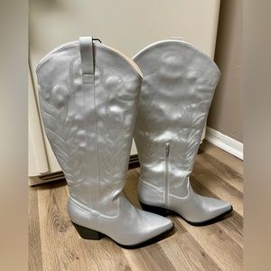 Arula Wide Width & Wide Calf Silver cowboy inspired Boots,  SIZE 9